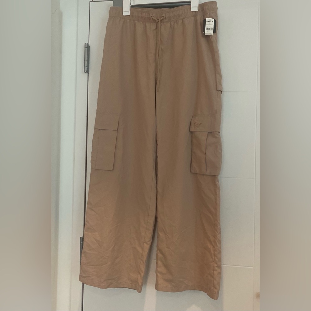 ๐NEW๐ Roxy Cargo Pants - Picture 4 of 6